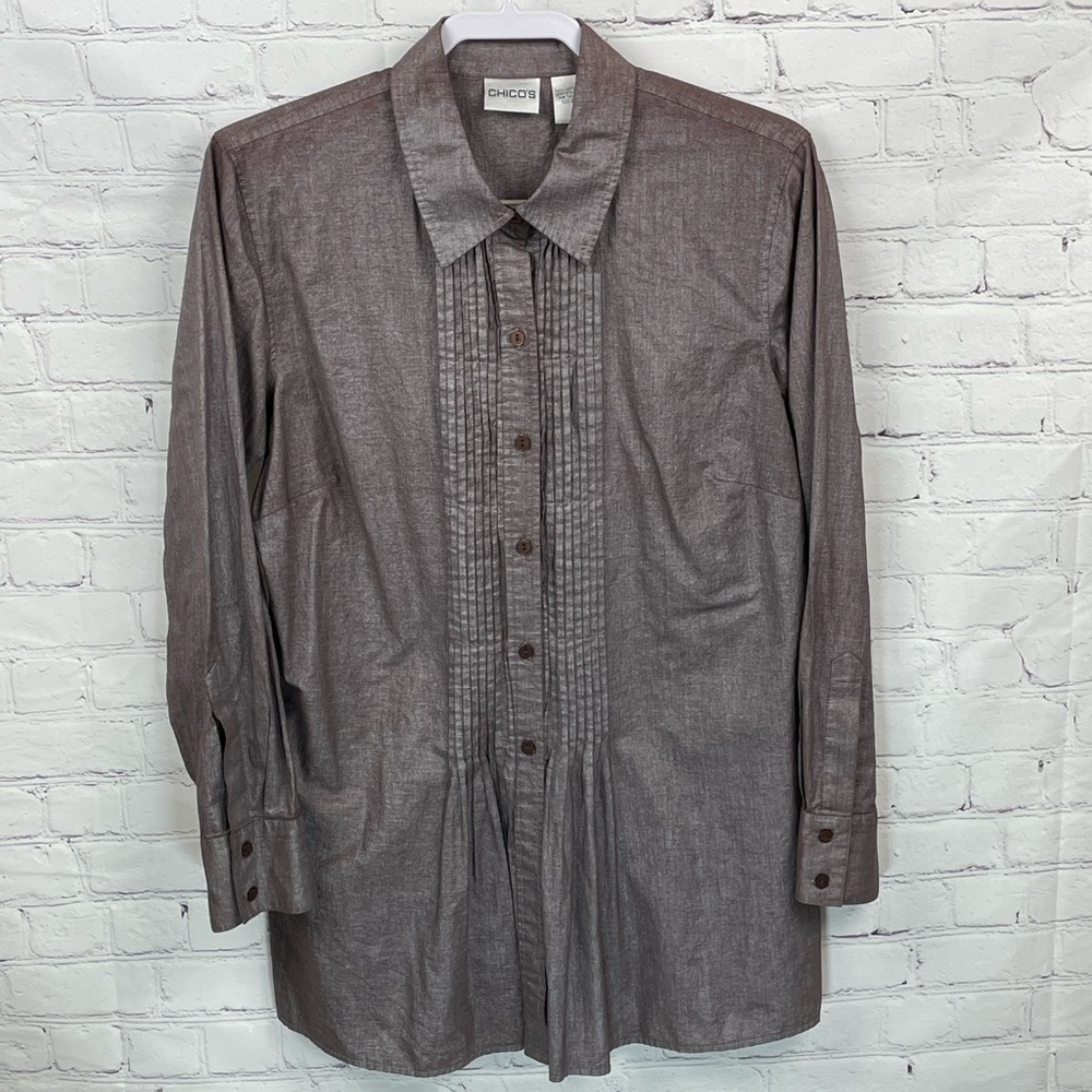 CHICO’S SIZE 2 WOMEN'S SMOKEY PURPLE LONG SLEEVE TUXEDO PLEAT BUTTON-UP SHIRT